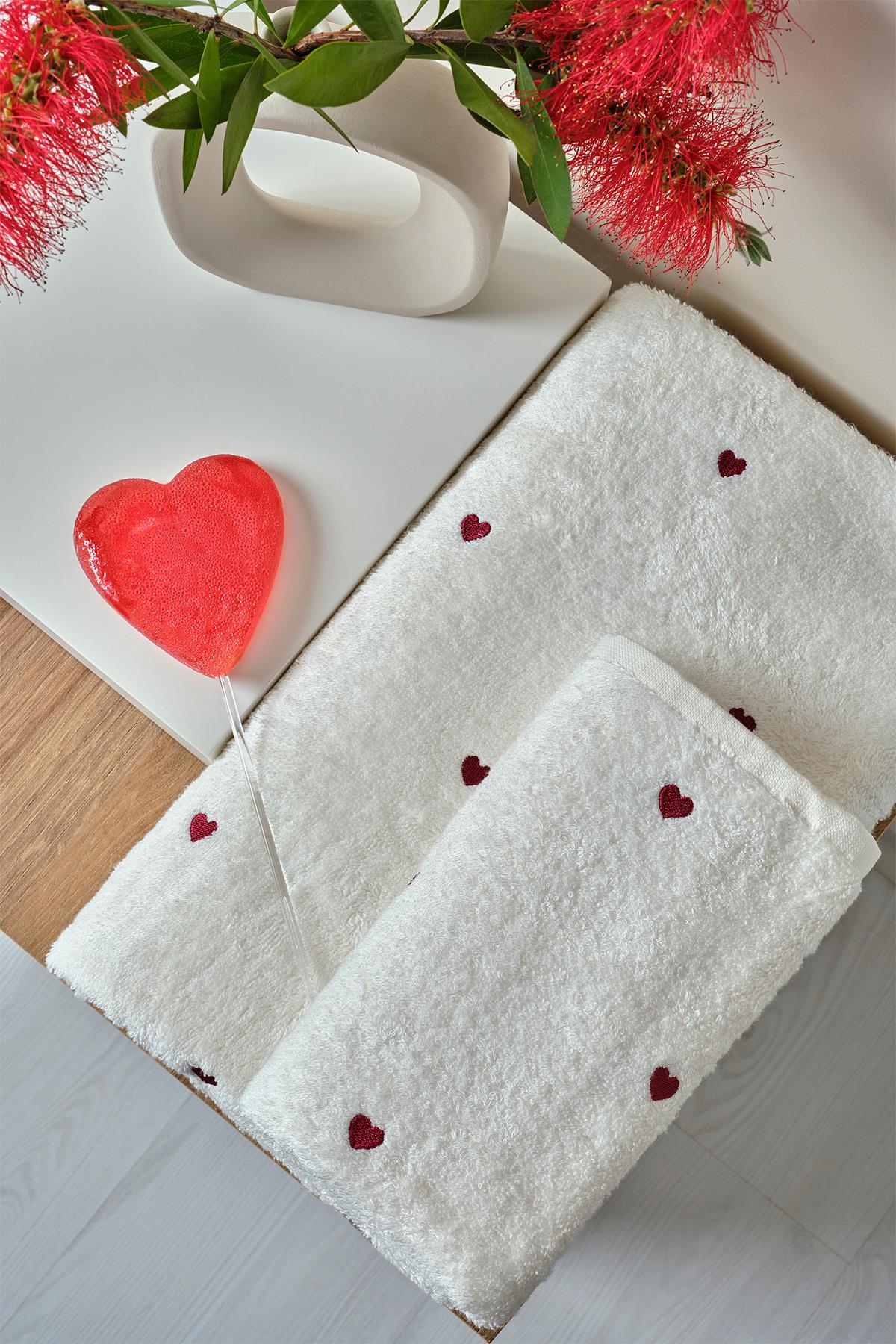 White high-quality towel set with red heart details, for comfortable and stylish living spaces