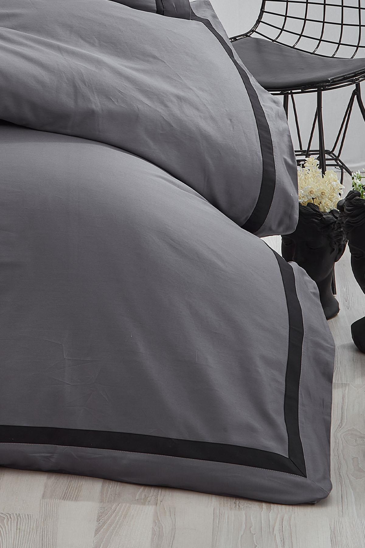 Carisma Biella Cotton Sateen Double Seven-Piece Duvet Cover Set