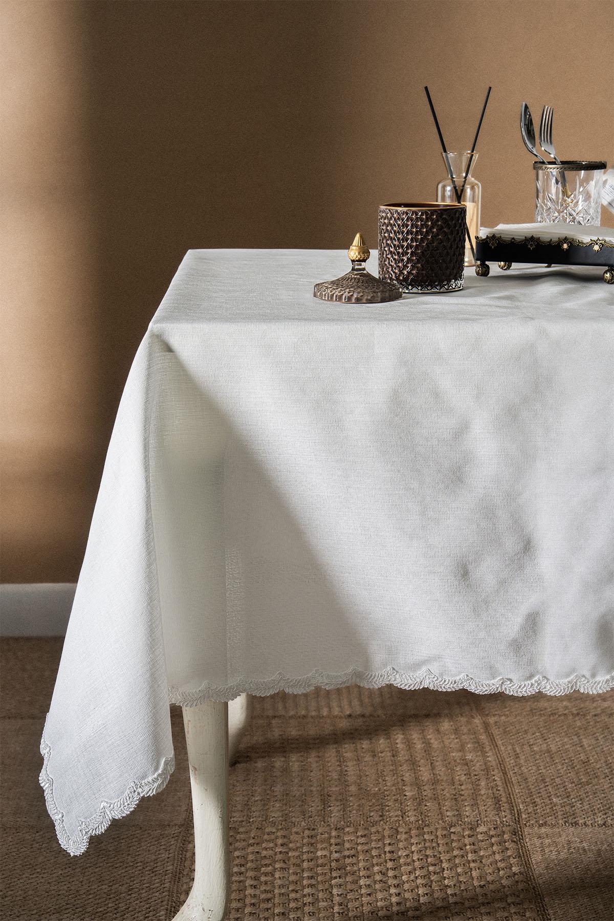 Elegante Embroidered Stain-Resistant, Easy-to-Care Tablecloth (160 x 260 cm)