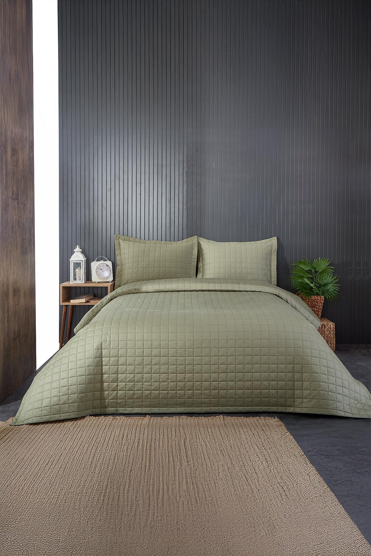 Quilted double green bedspread for a decorative look in a modern bedroom