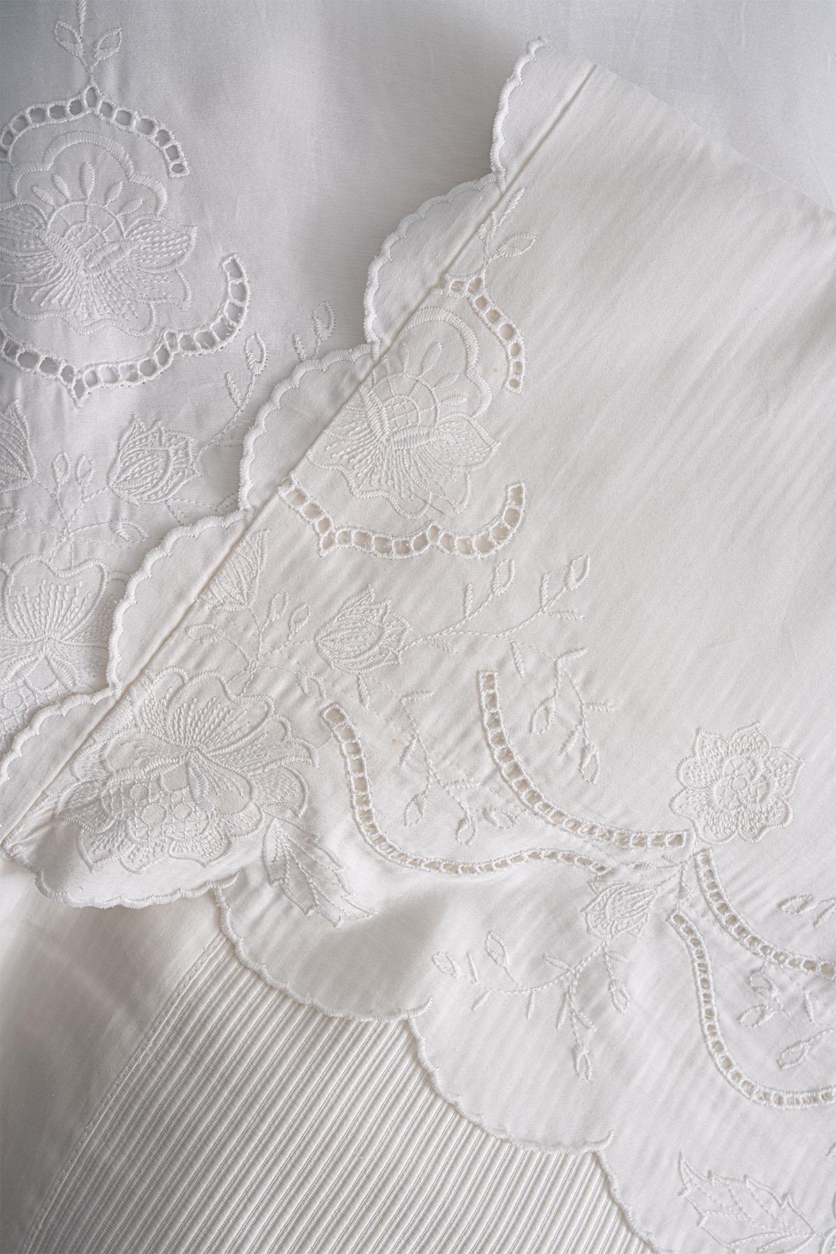 Hanzade Floral Embroidered Double 7 Piece Duvet Cover + Blanket Set