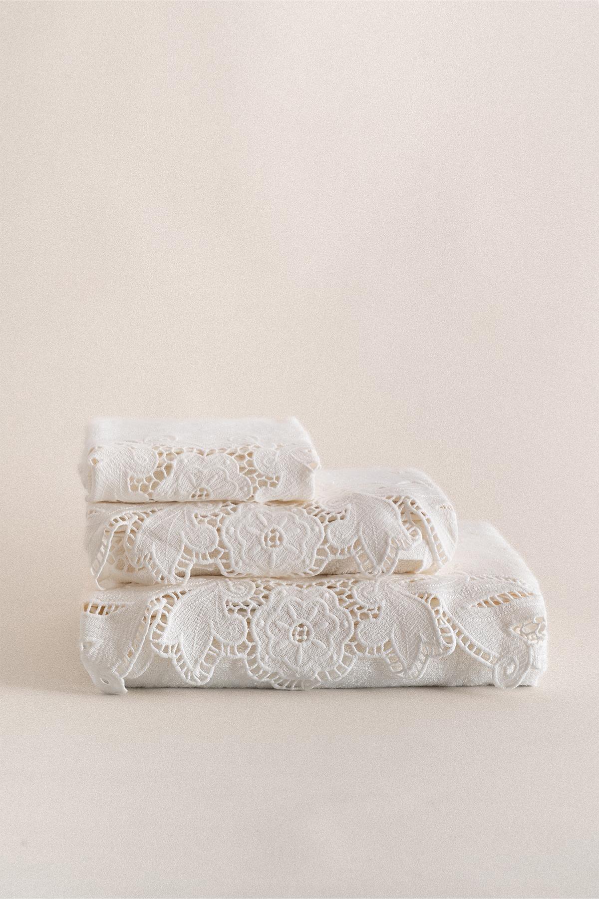 Lace-embroidered cream-colored large bath towel and towel set, 90x150 cm