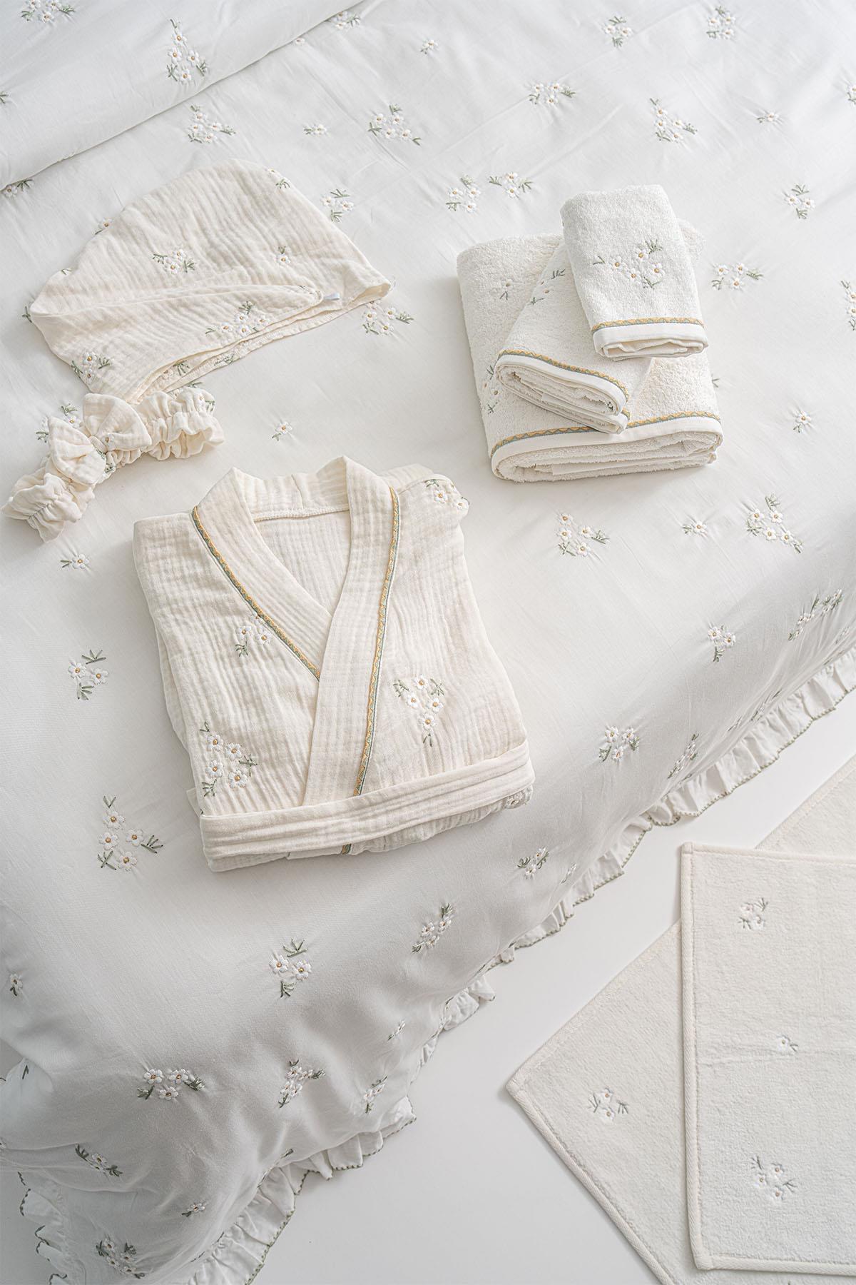 Nadia Daisy Embroidered Cotton Satin King Size 6-Piece Duvet Cover Set
