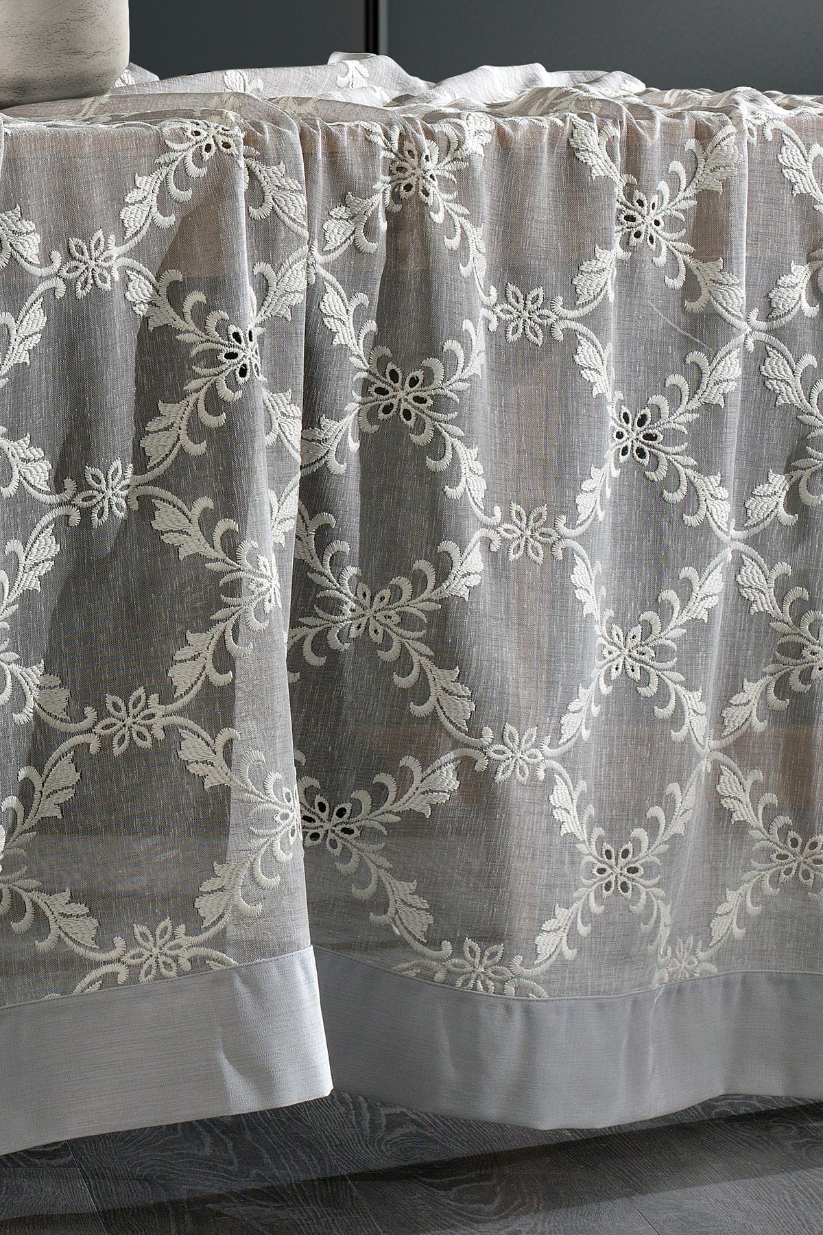 White stain-resistant, easy-care tablecloth with floral pattern, 160x260 cm