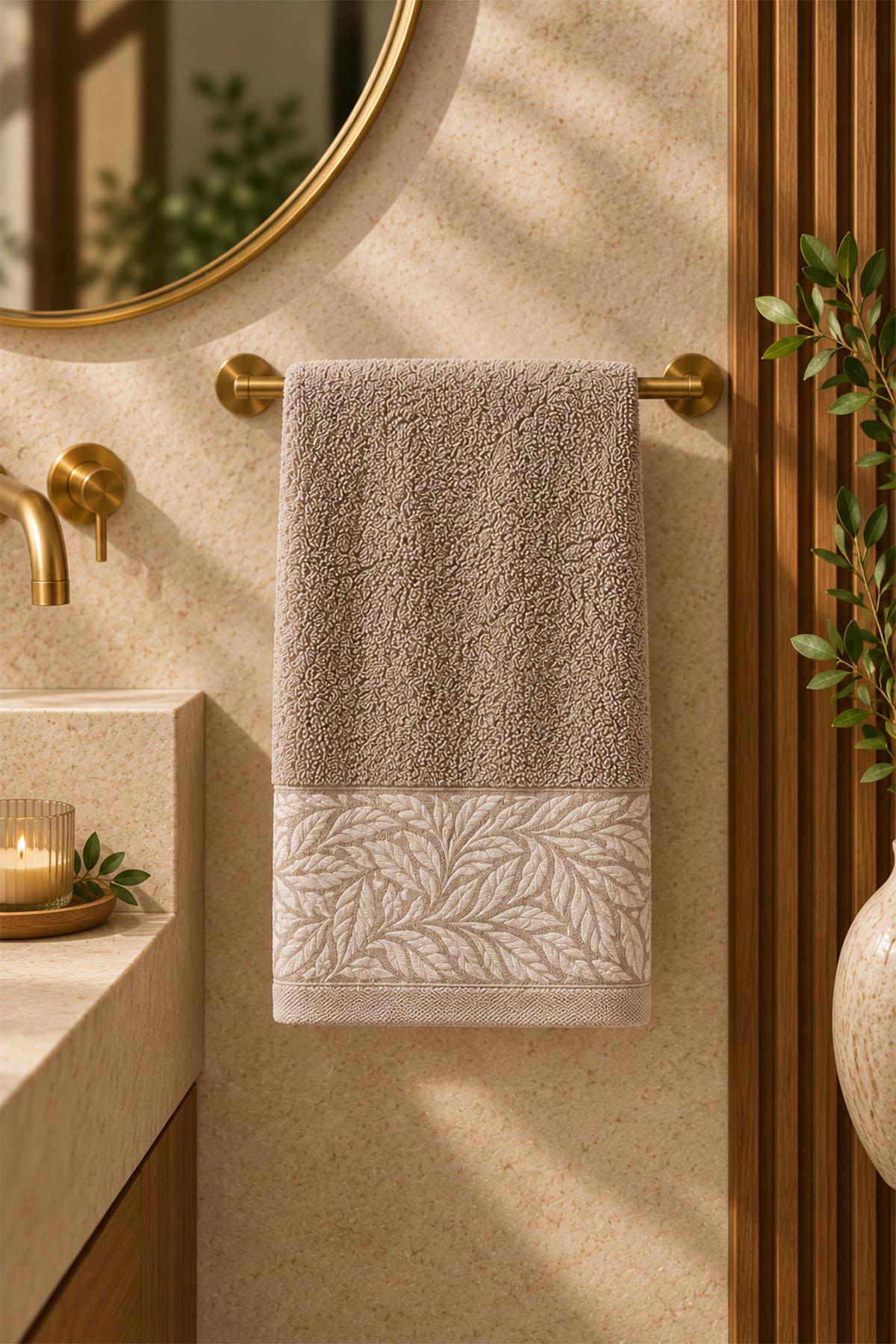 Sage Leaf Pattern Bath Towel (90 x 150 cm)
