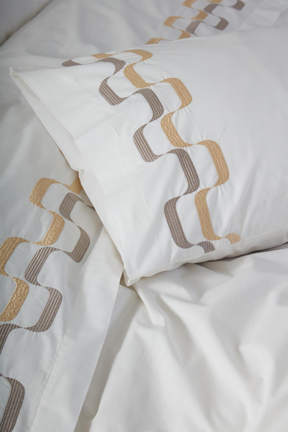Vella Zigzag Embroidered Double 6-Piece Duvet Cover Set