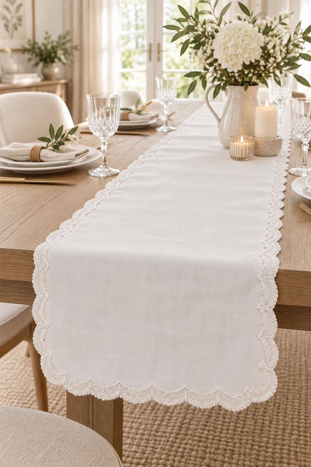Elegante Embroidered Stain-Resistant, Easy-to-Care Runner (40 x 140 cm)