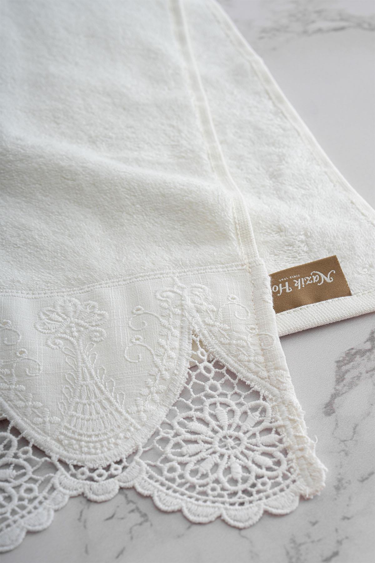 Emma Lace Hand Towel (30 x 50 cm)