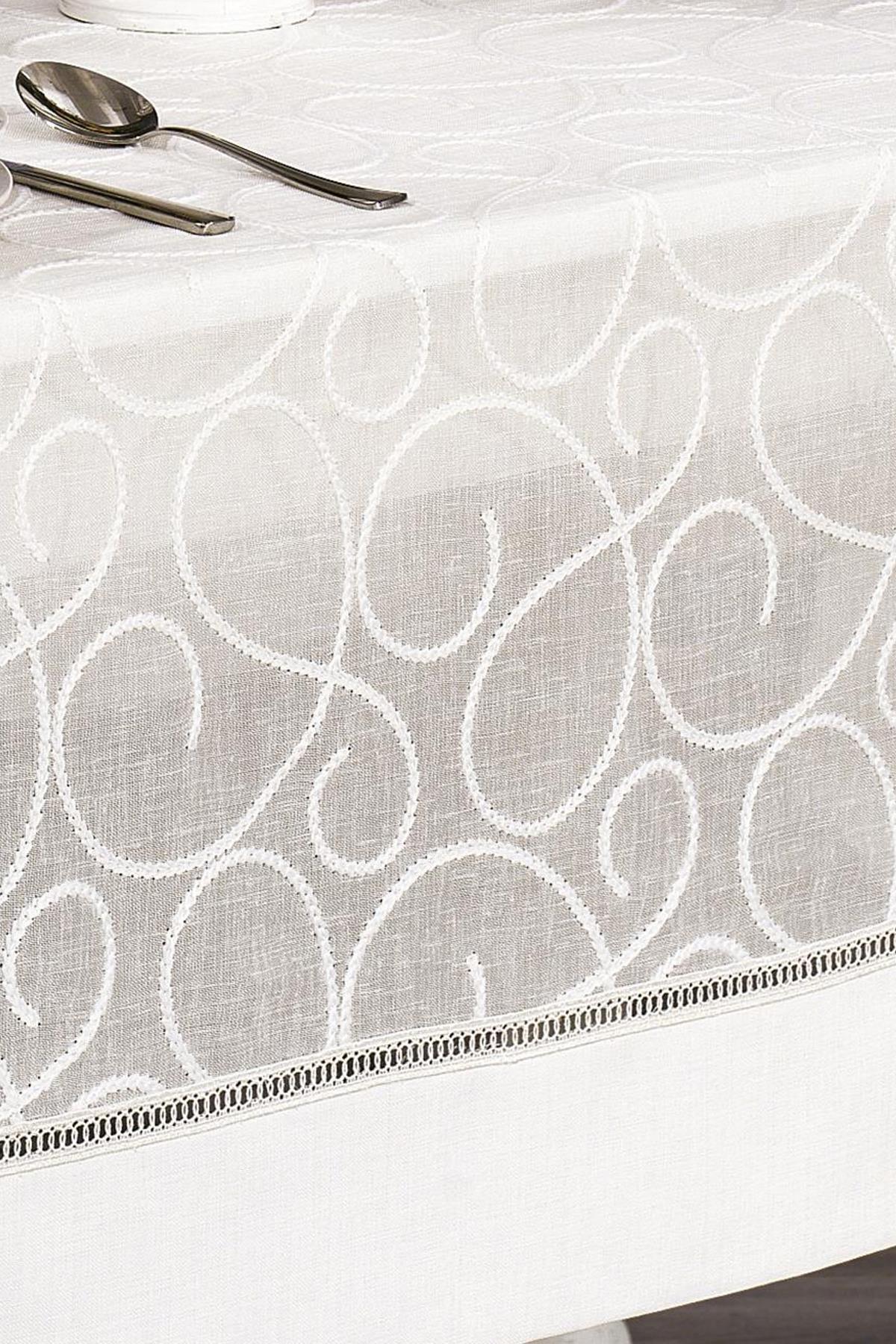 White, patterned, stain-resistant tablecloth, 160x260 cm, for an elegant table setting