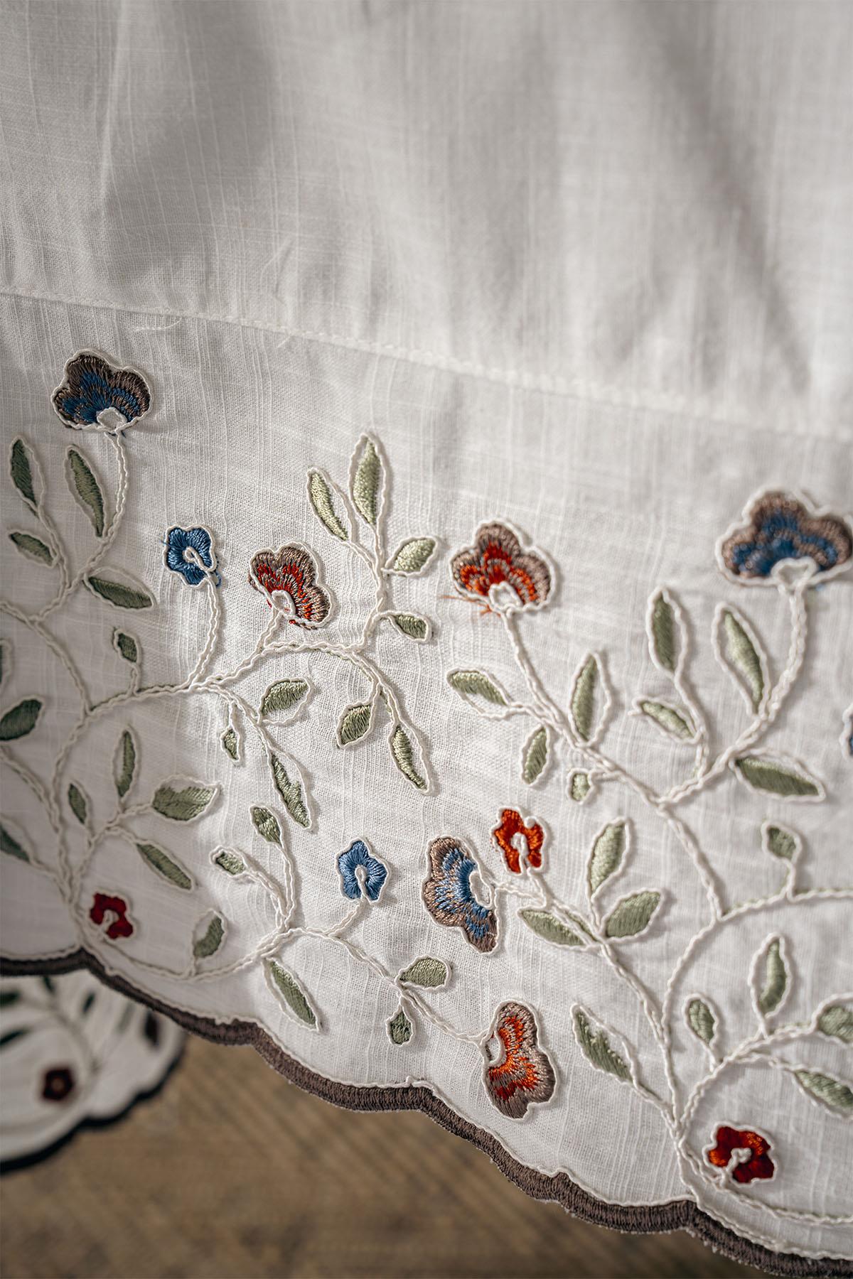 Livano Colorful Flower Embroidered Stain-Resistant, Worry-Free Tablecloth (160 x 260 cm)