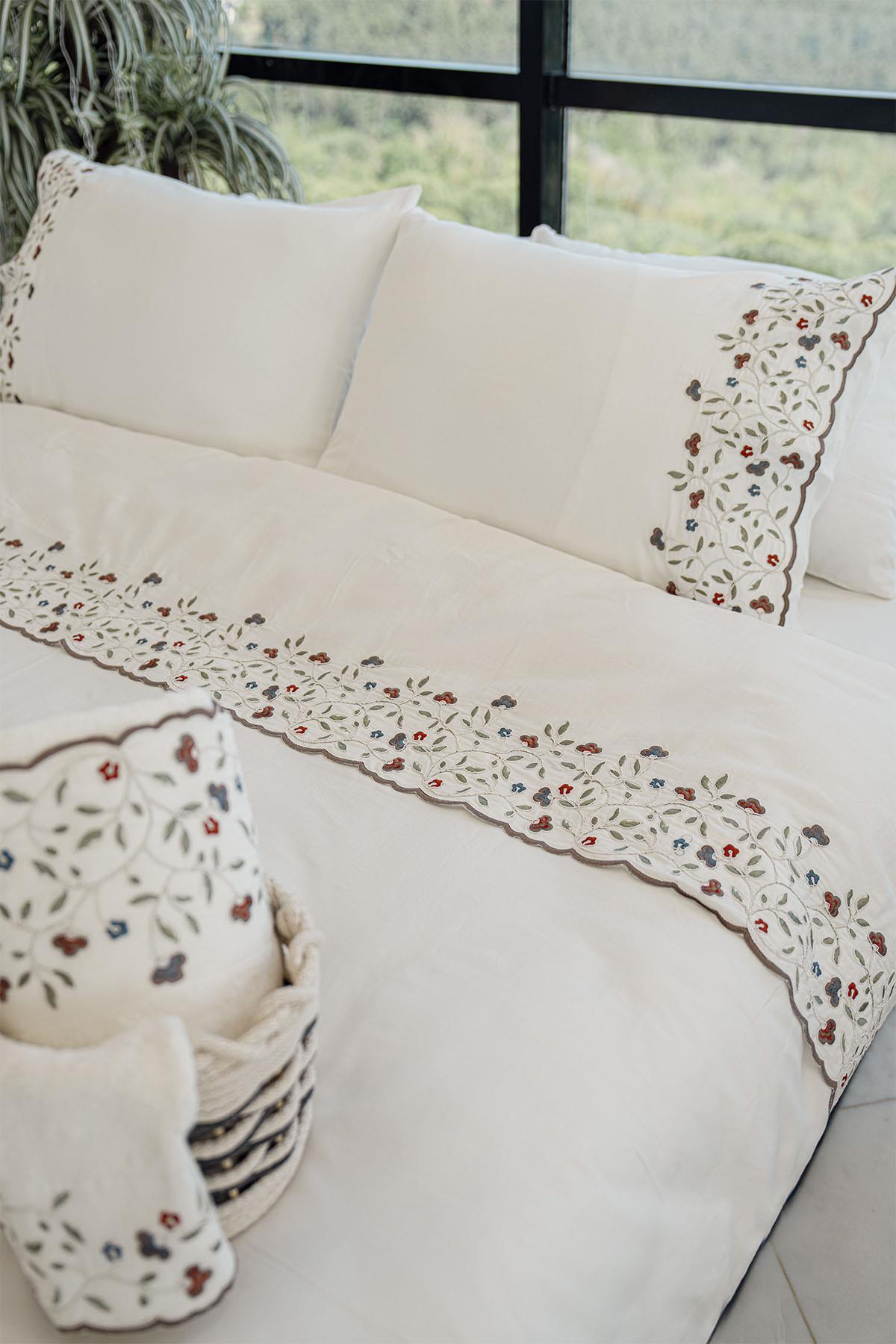 Livano Colorful Floral Embroidered 100% Cotton Double 6-Piece Duvet Cover Set