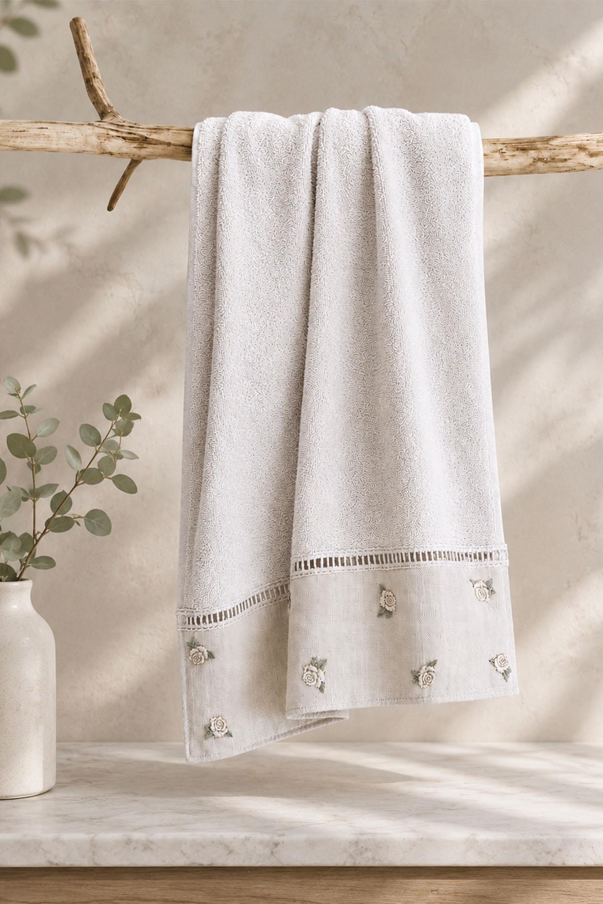 Marfil Floral Embroidered Hand Towel (50 x 90 cm)