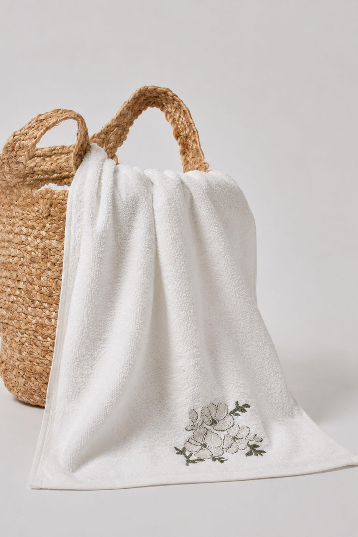 Nella Floral Pattern Hand Towel (50 x 90 cm)