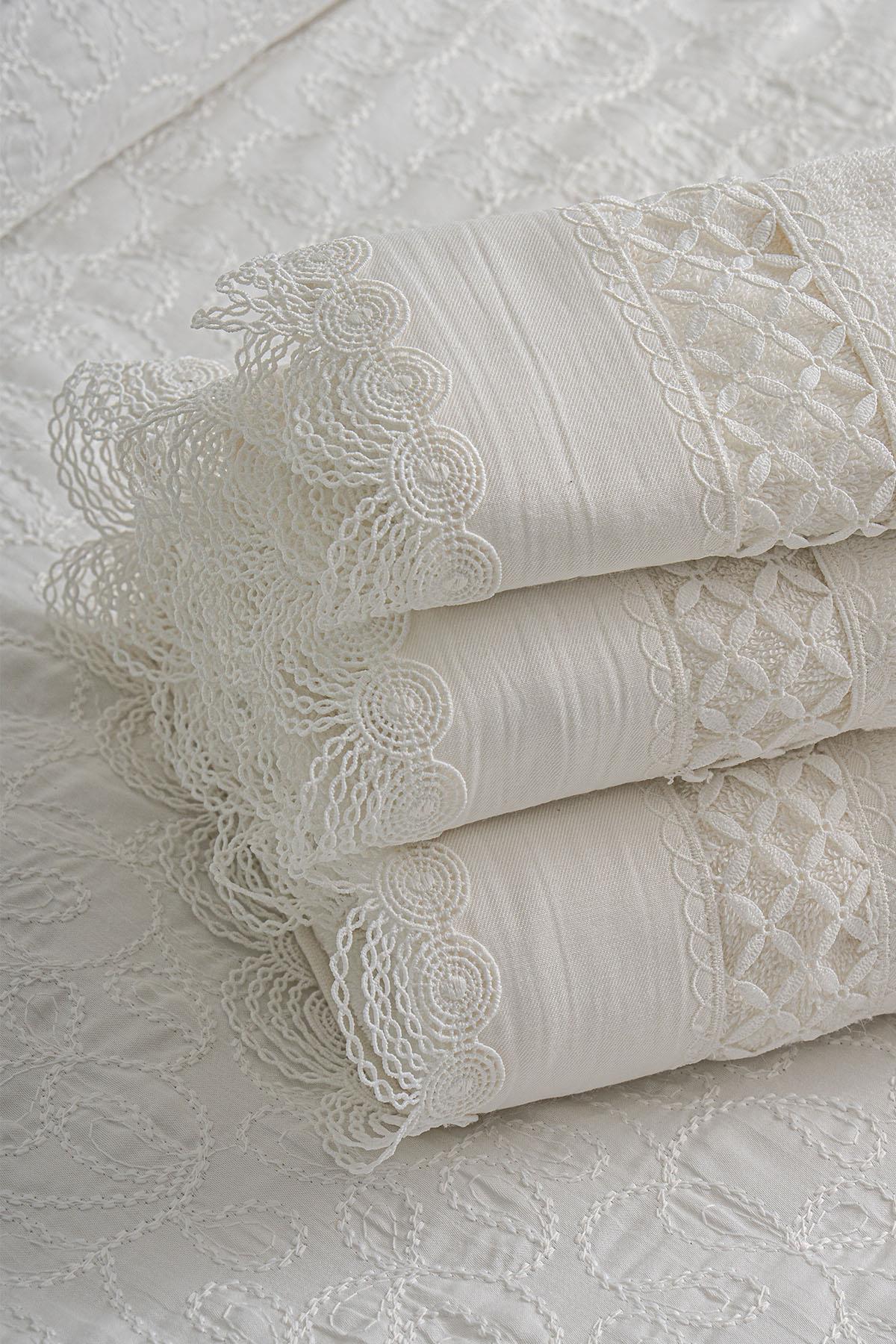 Queen Embroidered Face Towel (50 x 90 cm)