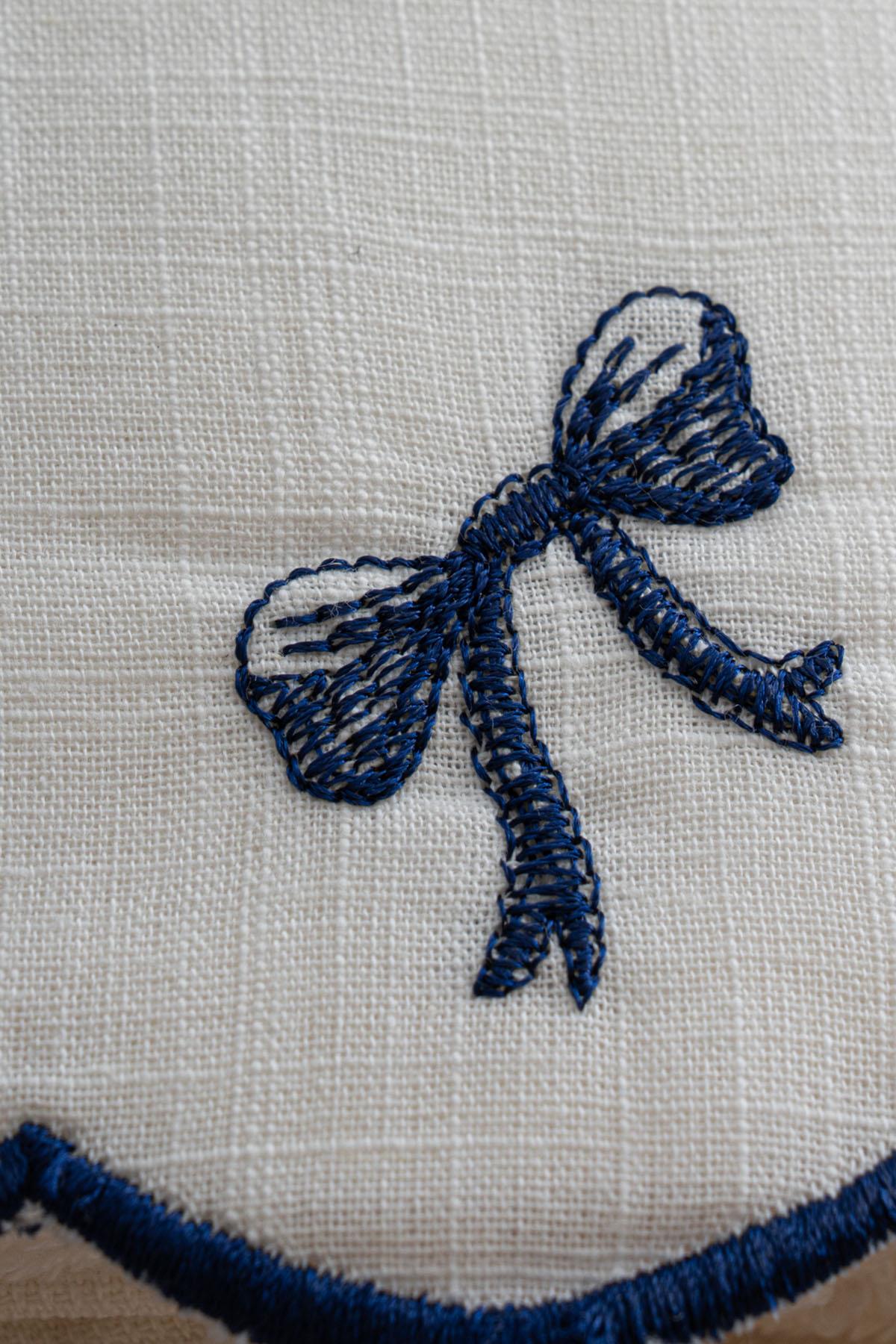 Serena Bow Embroidered Bath Towel (90 x 150 cm)