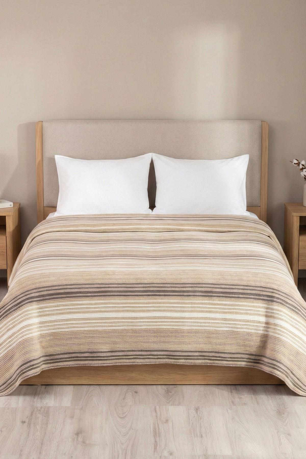 Trendy Striped Double Blanket (180 x 220 cm)