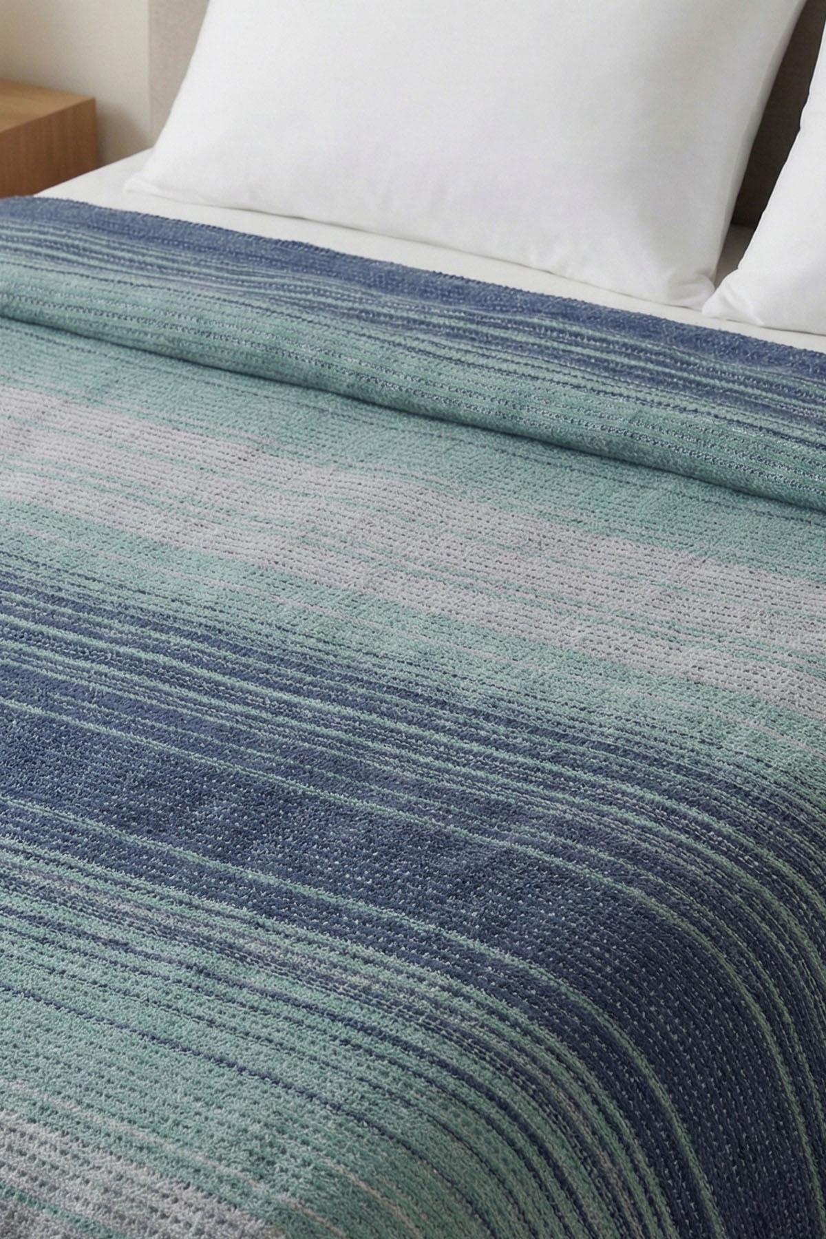 Trendy Striped Double Blanket (180 x 220 cm)