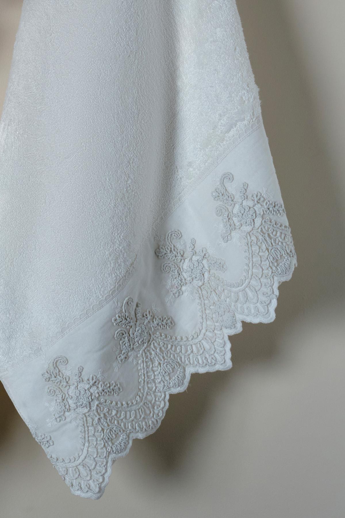 Embroidered Canvas Face Towel (50 x 90 cm)